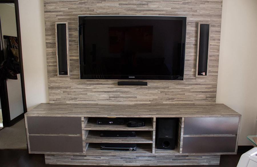 Mueble de TV con revestimiento de piedra